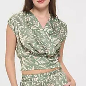 Renee C. FLORAL SATIN SLEEVELESS BLOUSE,Size S